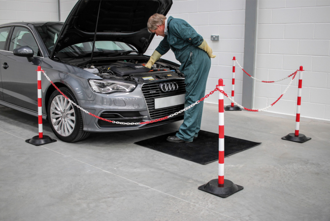 Preview: Absperr-Set mit Schutzpfosten und Kette